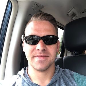 Meet your Posher, Dustin